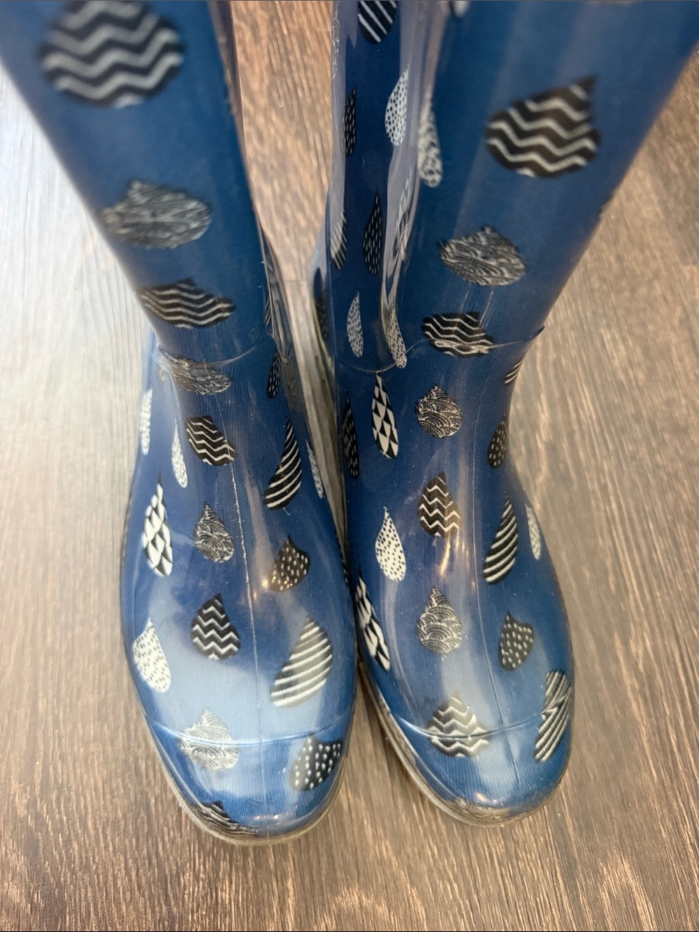 Toms Blue Patterned Women's Rain Boots with Black and White Drop Motifs